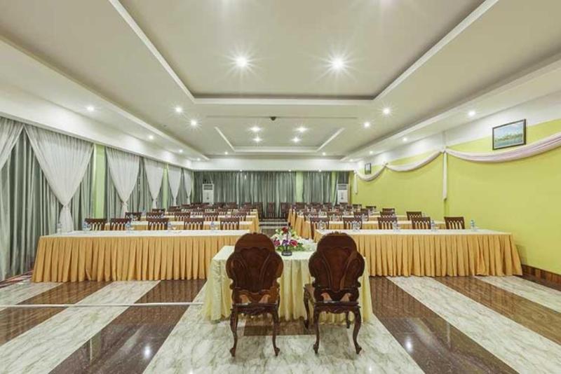 High Sky Hotel Пном Пен Екстериор снимка